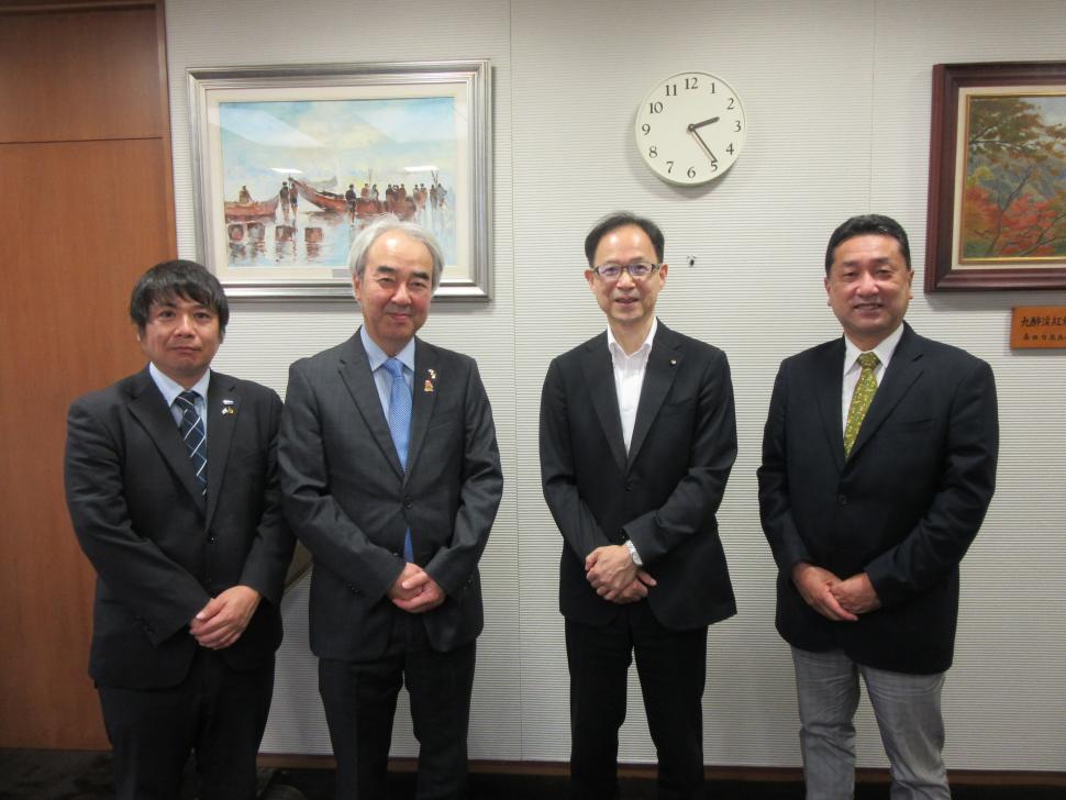 在カメルーン日本国大使館 特命全権大使の表敬訪問の写真