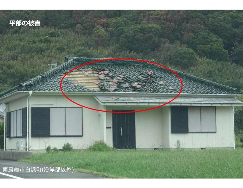 写真：屋根の平部被害状況
