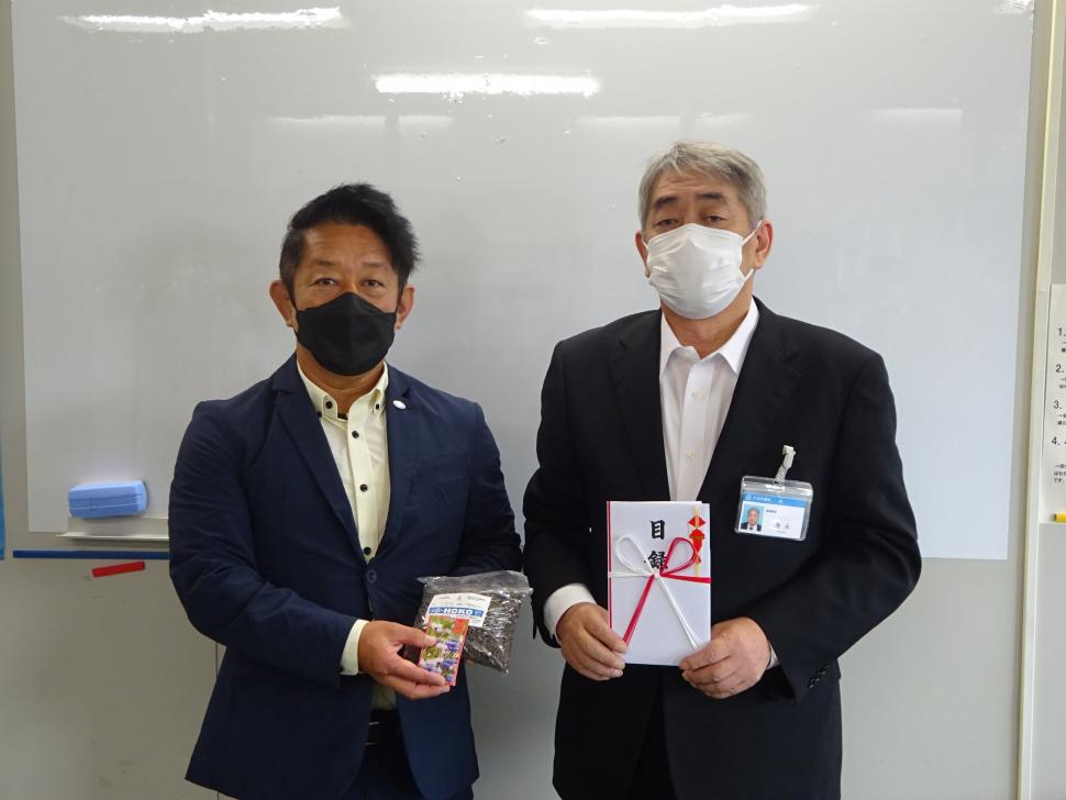 HOKO光長氏と環境部長の写真