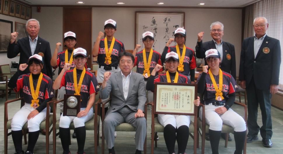 表敬訪問(オール大分ガールズの皆さん)の様子