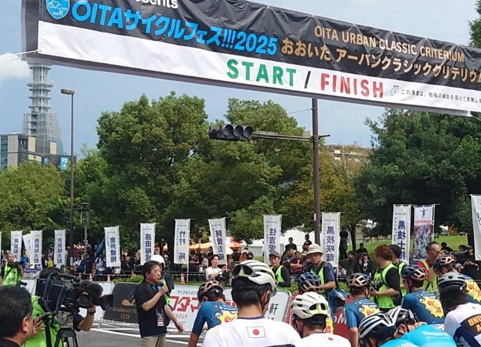 OITAサイクルフェス!!!2025(1日目)おおいたアーバンクラシック クリテリウム スタートセレモニーの様子