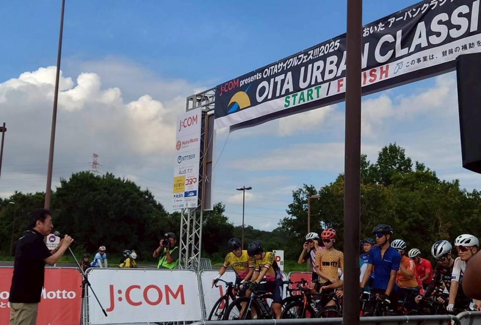 OITAサイクルフェス!!!2025(2日目)おおいたアーバンクラシック エンデューロ スタートセレモニーの様子