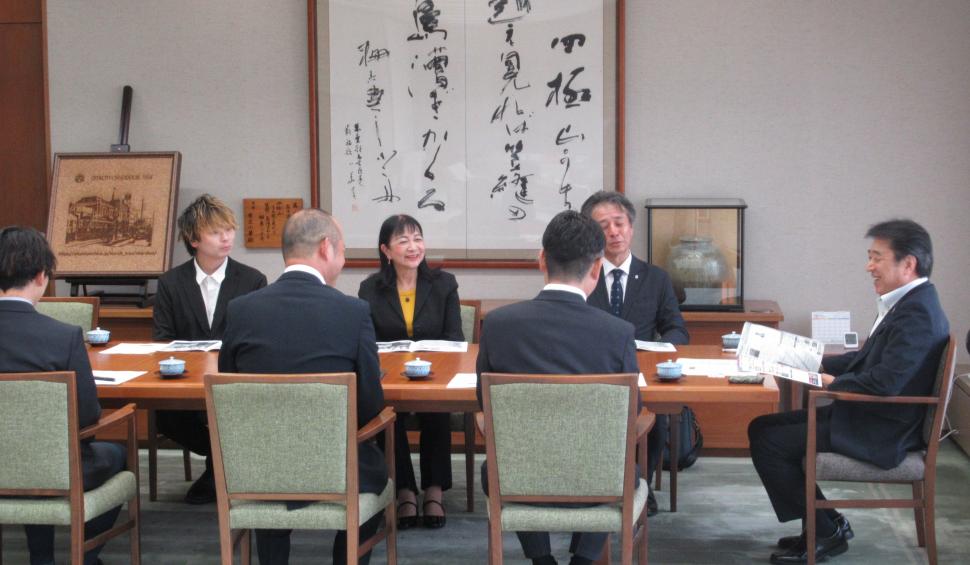 表敬訪問(おおいた夢色音楽祭実行委員会の皆さん)の様子