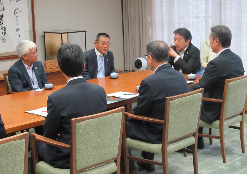 寄附受入式(公益財団法人TOSみどり森・守財団)の様子