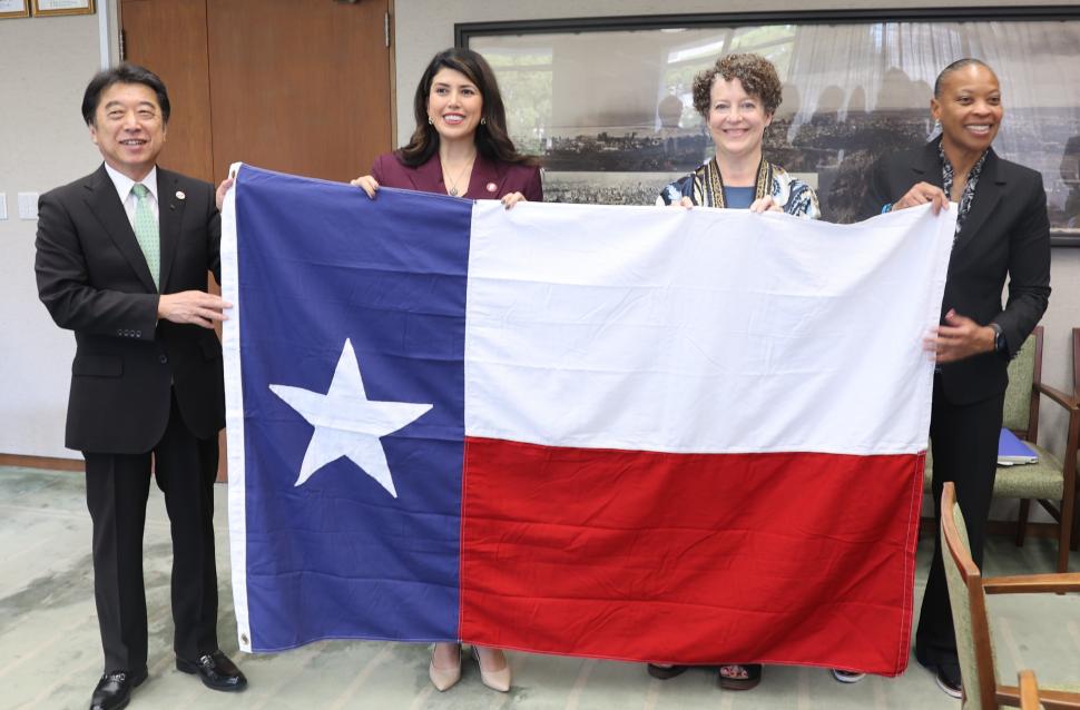 表敬訪問(第8次オースティン市親善訪問団の皆さん)の様子