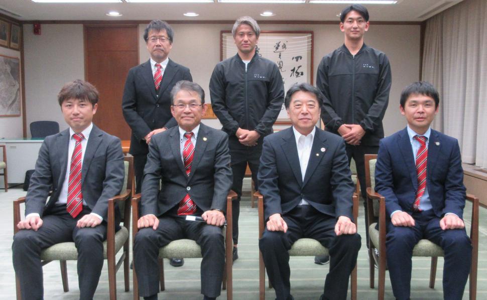 表敬訪問(ヴェルスパ大分の皆さん)の様子