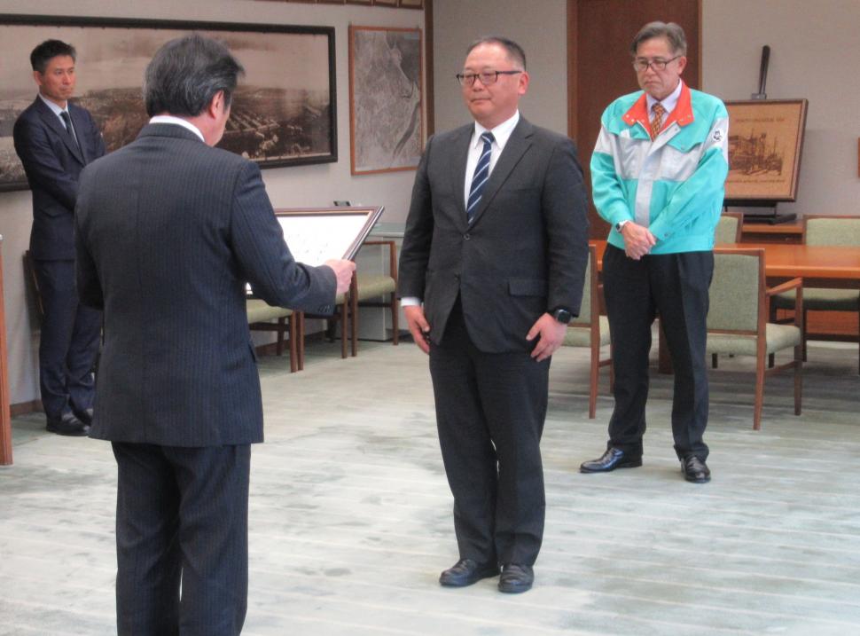 寄附受入式(株式会社丸運)の様子