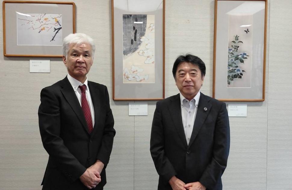 表敬訪問(南 健太郎 在カメルーン日本国大使館 特命全権大使)の様子