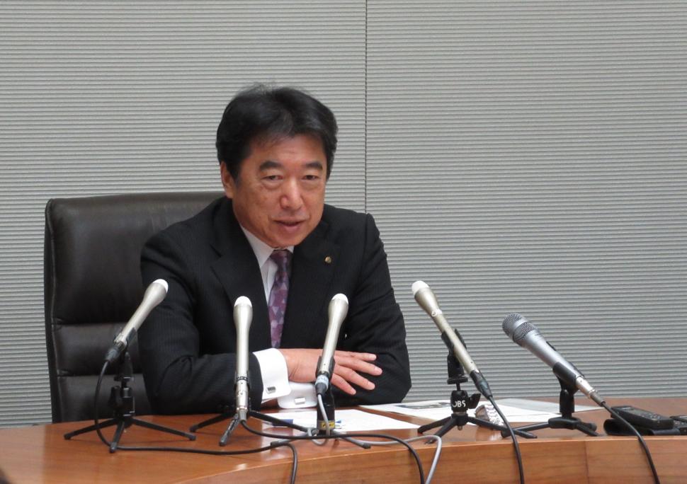 就任記者会見の様子