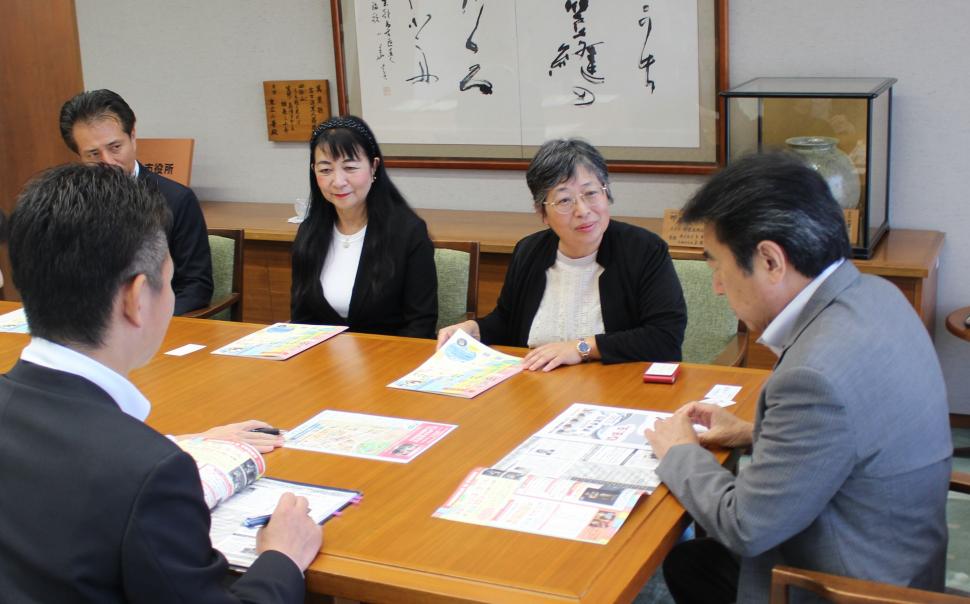 表敬訪問(おおいた夢色音楽祭実行委員会の皆さん)の様子