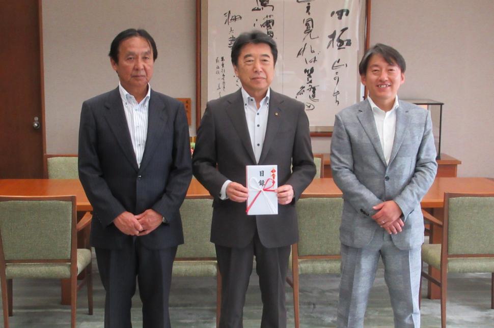 台湾東部沖地震に対する救援金の寄託式(株式会社マルミヤストア)の様子