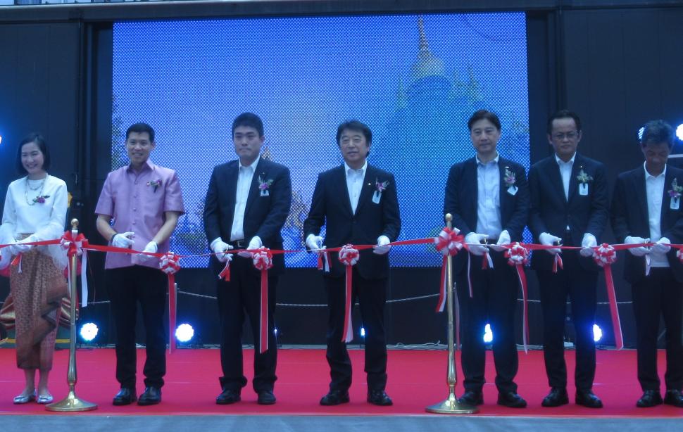 タイフェスティバル大分2024テープカットの様子