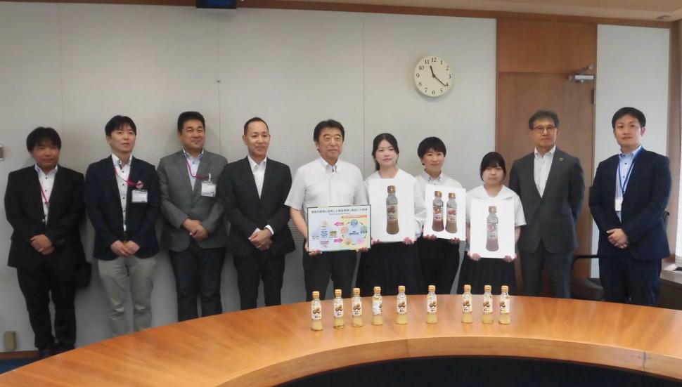 表敬訪問(イオン九州株式会社、ユワキヤ醤油株式会社、楊志館高校の皆さん)の様子