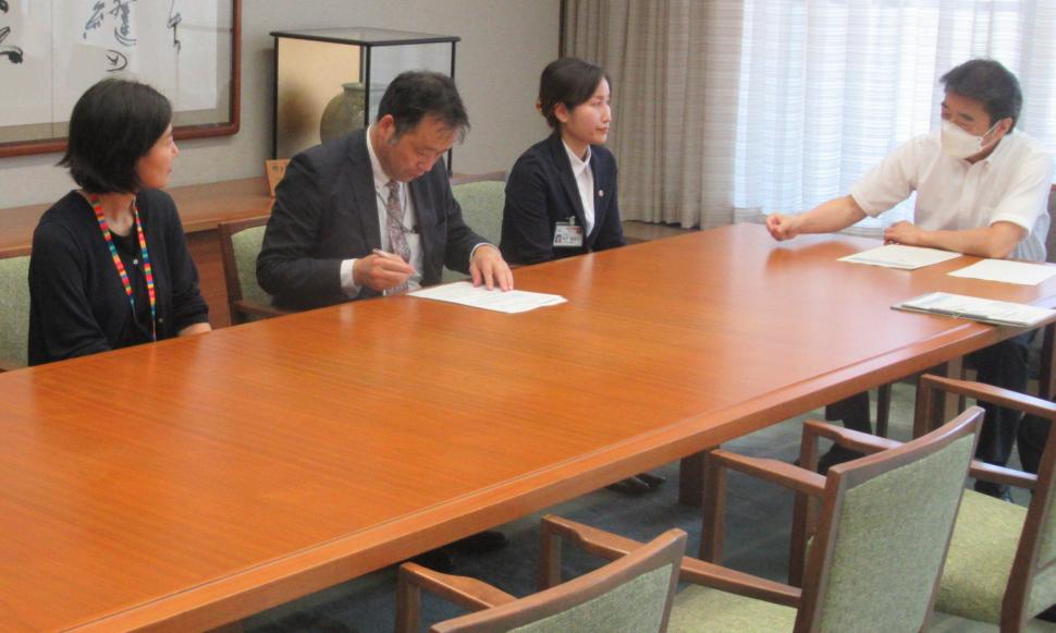 表敬訪問(JICA海外協力隊員出発あいさつ)の様子