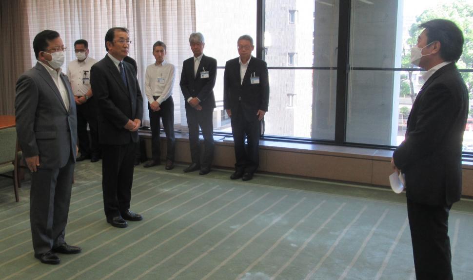 大分市清掃事業審議会からの答申の様子