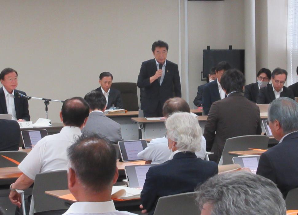 大分市議会全員協議会(大分市総合計画基本構想・第1次基本計画の素案)の様子