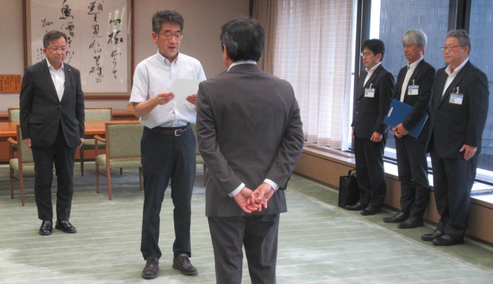 大分市環境審議会からの答申(中九州横断道路(大分～犬飼)環境影響評価方法書に対する意見(案)について)の様子