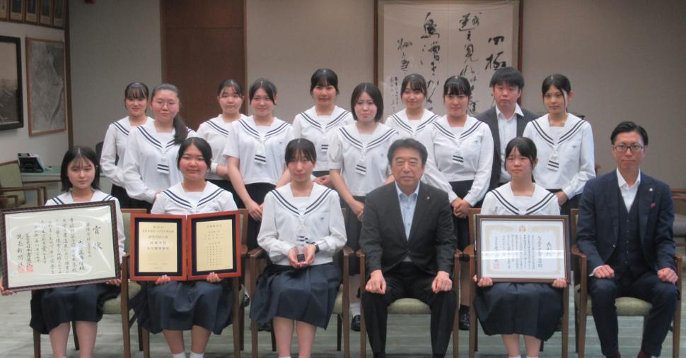 市長表彰授与式(大分高等学校)の様子