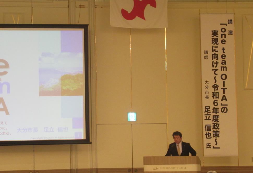 市長講演(大分商工会議所)の様子