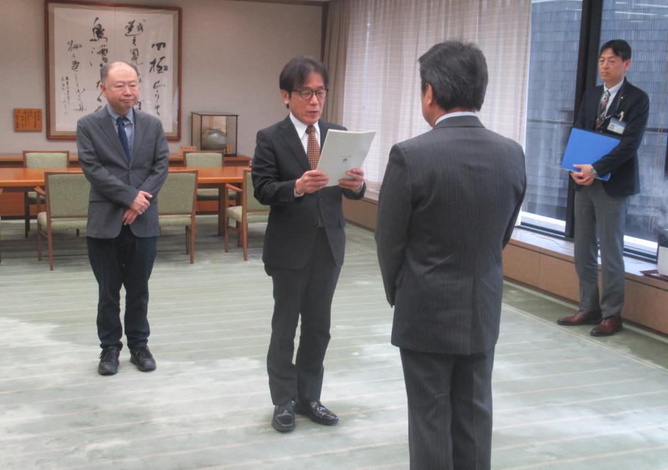 「第3次大分市文化・芸術振興計画(案)」策定委員会からの報告の様子