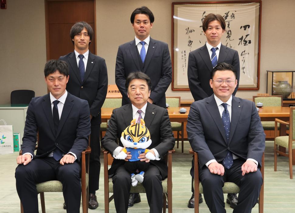 表敬訪問(ジェイリースフットボールクラブ関係者の皆さん)の様子