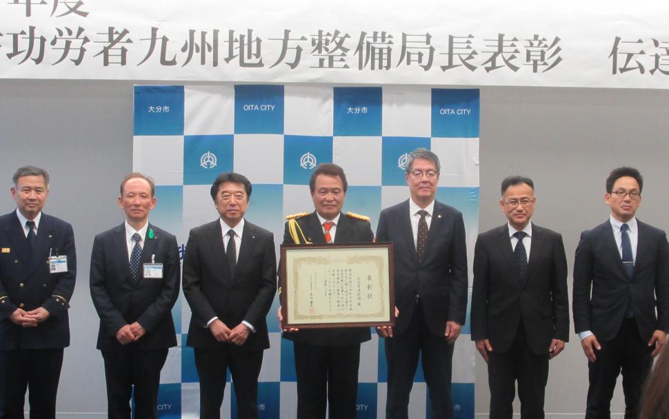 令和6年度水防功労者九州地方整備局長表彰 伝達式の様子