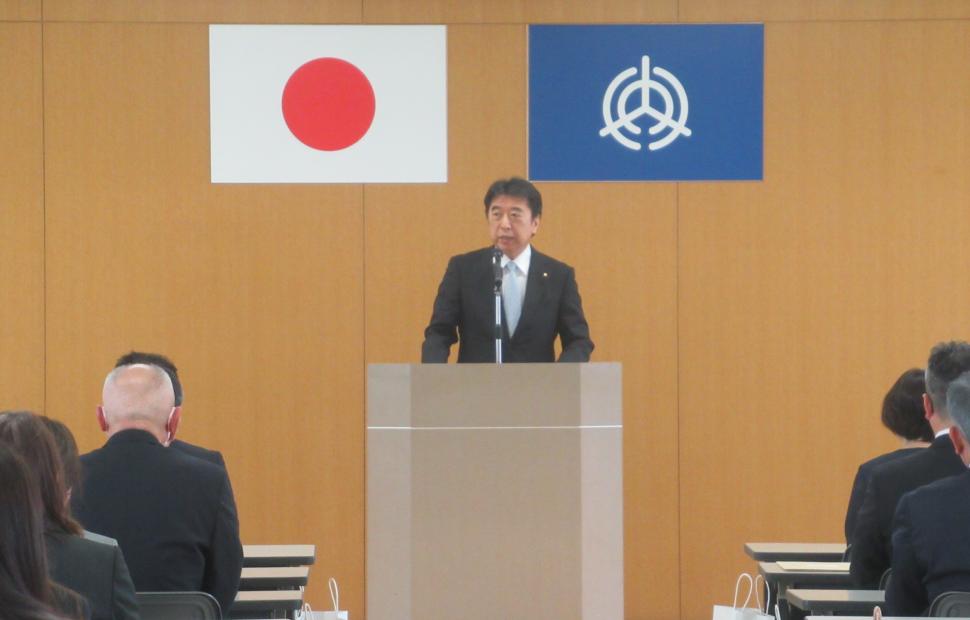 令和6年度県費負担教職員退職発令式並びに表彰状・感謝状贈呈式の様子