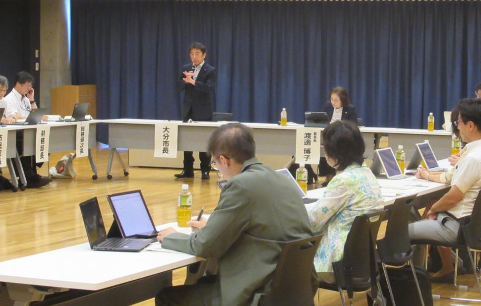 令和7年度 第1回大分市行政評価 行政改革推進委員会の様子