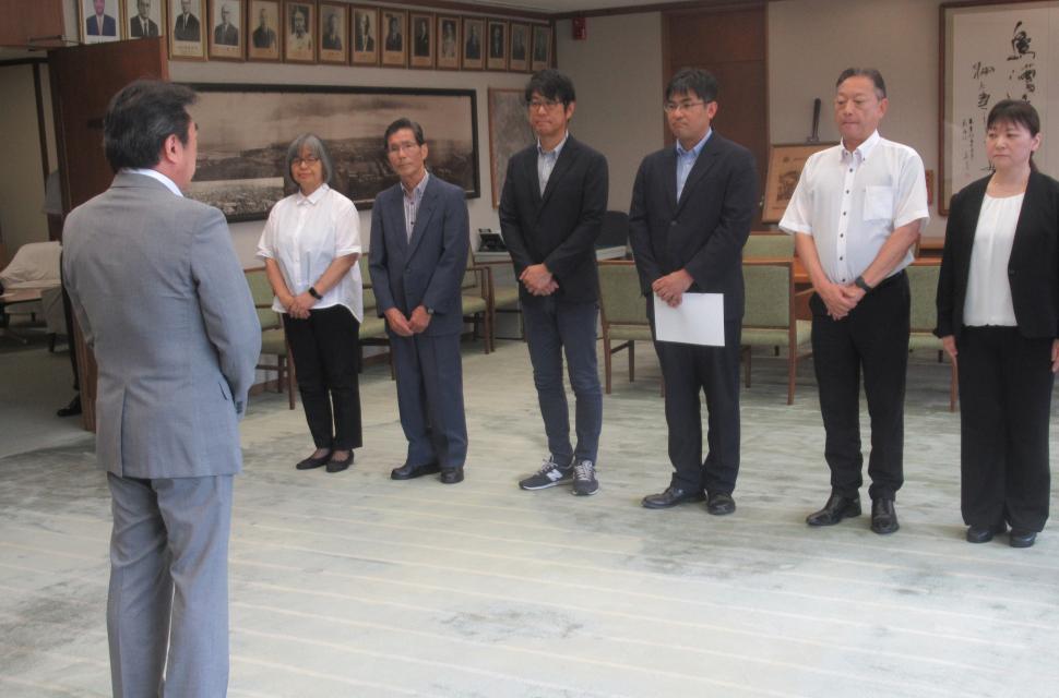 大分市国土強靱化地域計画検討委員会委嘱状交付式の様子