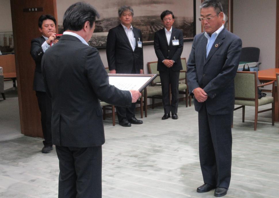 寄附受入式(公益財団法人TOSみどり森・守財団)の様子