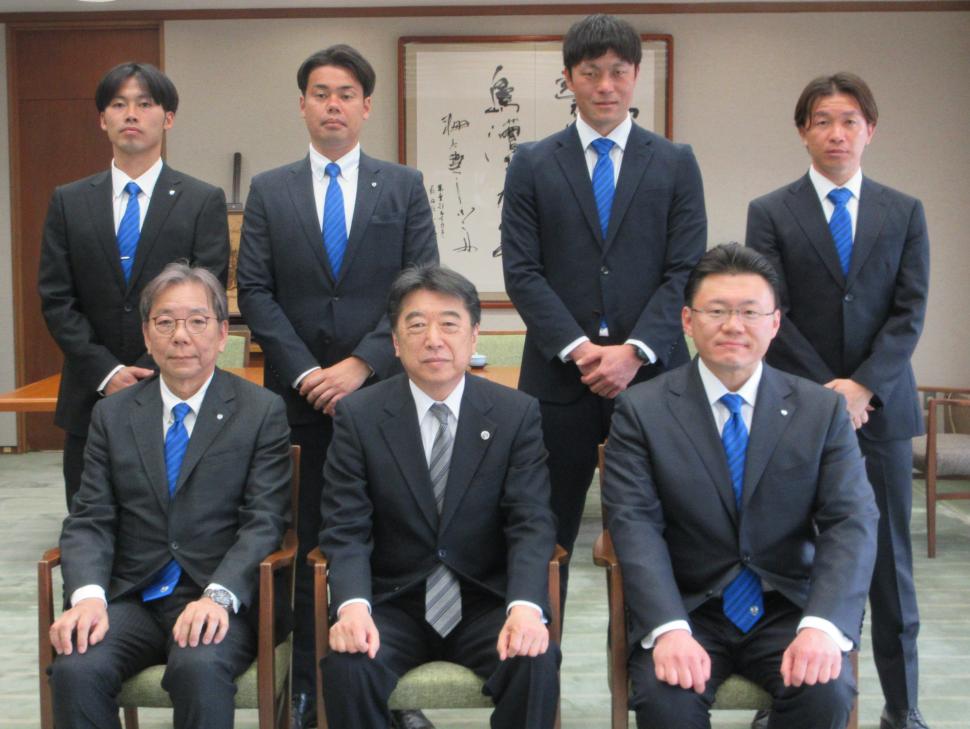 表敬訪問(ジェイリースフットボールクラブ関係者の皆さん)の様子