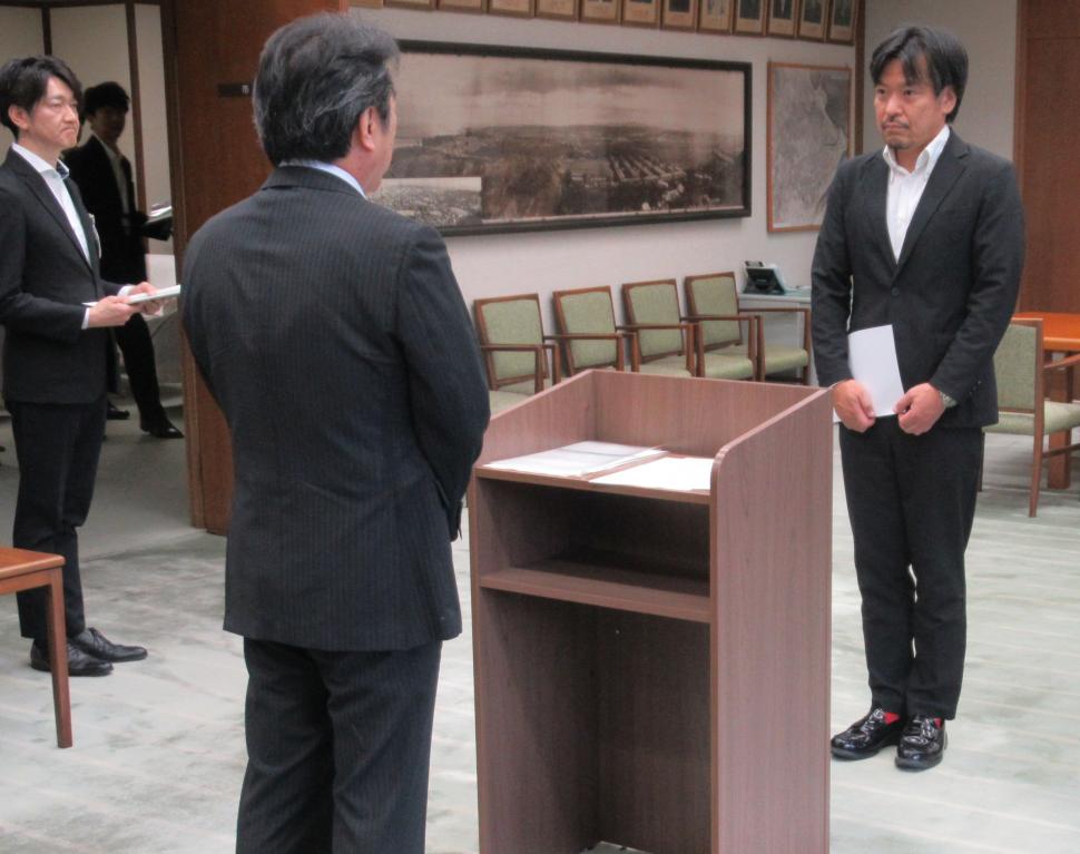 教育委員会委員 任命発令式の様子