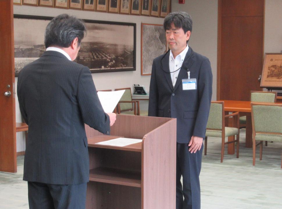 松田圭太副市長選任発令式の様子