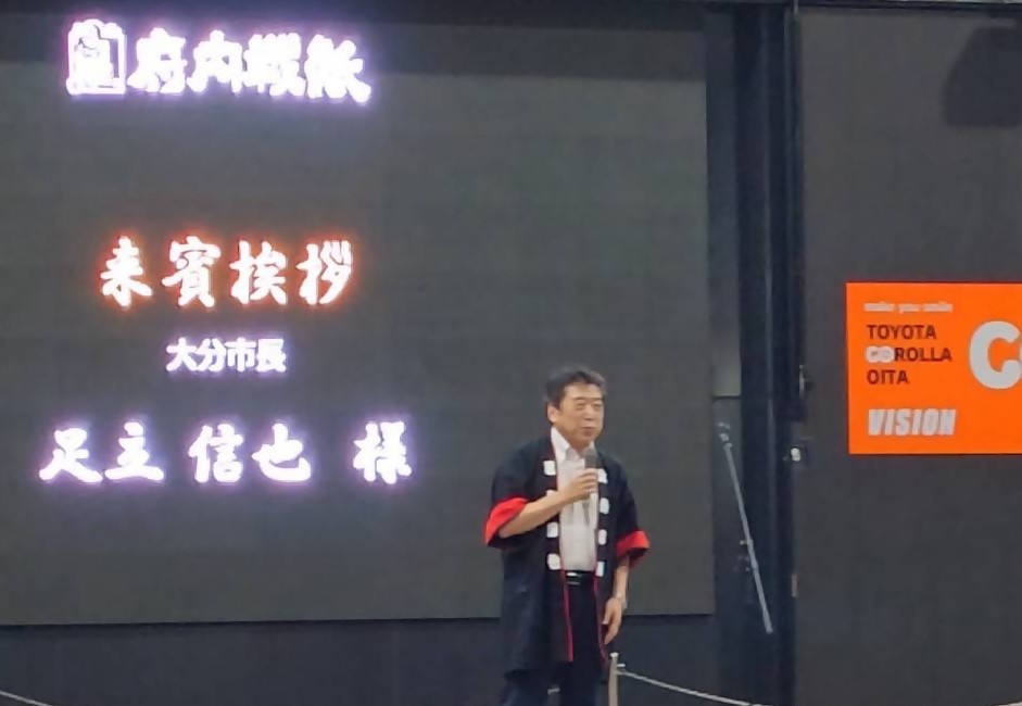 第42回府内戦紙 山車事前展示点灯式の様子