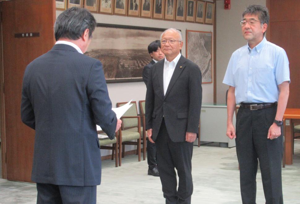大分市清掃事業審議会からの中間答申(大分市家庭ごみ有料化制度の検証について)の様子