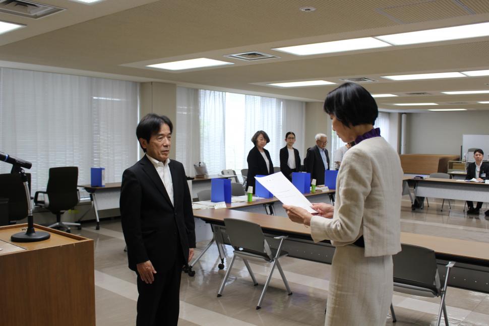 委嘱状交付の様子その1