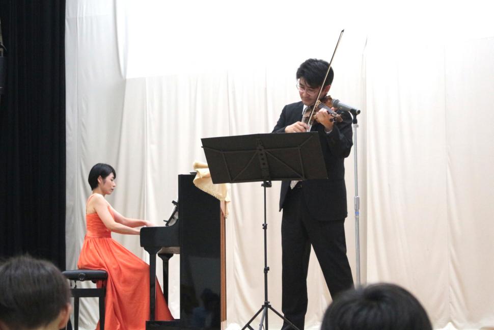 演奏の様子（佐賀関公民館）