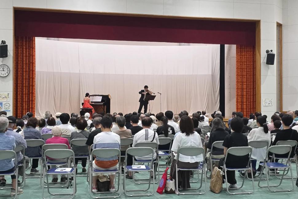 演奏の様子（佐賀関公民館）