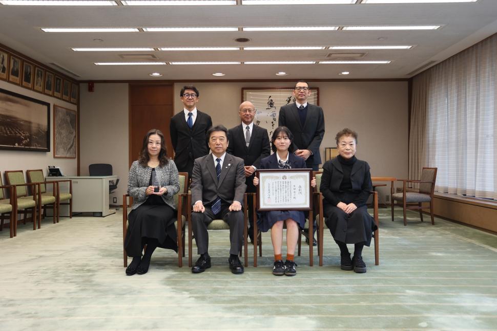 市長表彰写真（原田愛子さん）