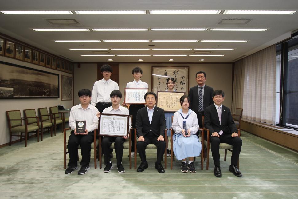 市長表彰写真（上野丘高校）