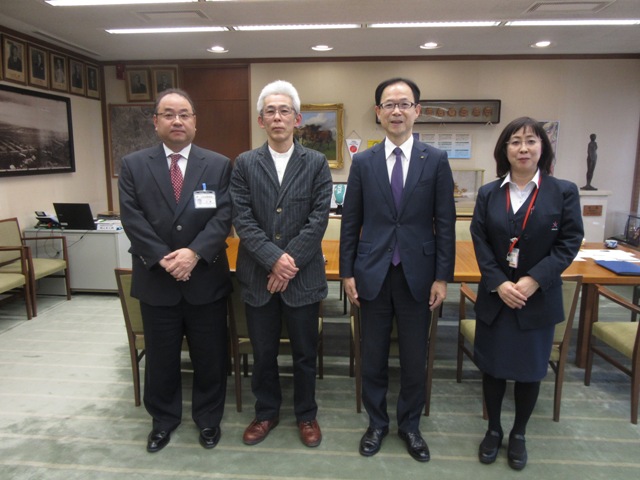 芸術交流のため派遣される指原邦行さんとの集合写真