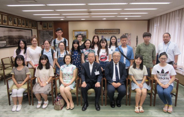 武漢市中南民族大学短期日本語研修生のみなさんとの集合写真