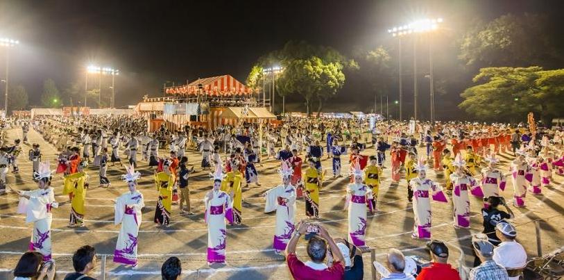 本場鶴崎踊大会の様子