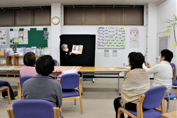 読み聞かせ会の様子