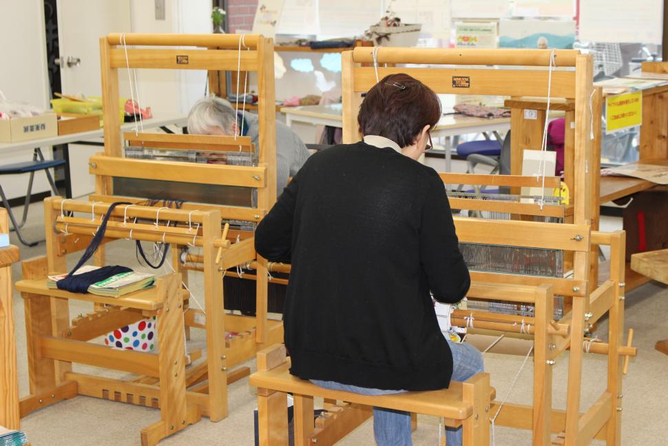 裂き織り教室の様子（大人）