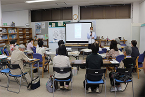 シニア向けスマートフォン講座の様子