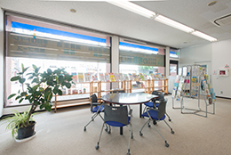 閲覧・展示コーナー