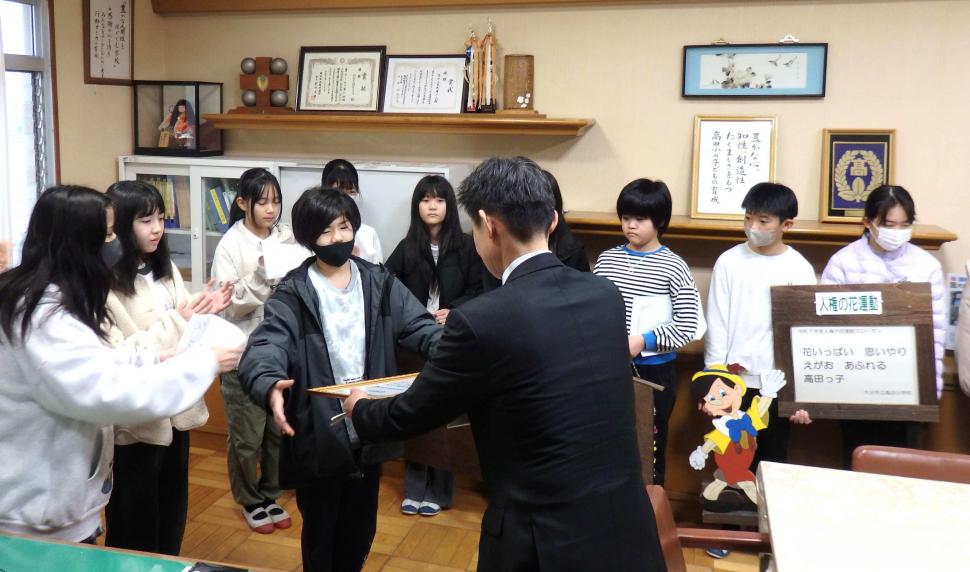 感謝状贈呈の様子