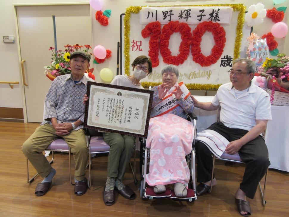 祝福される川野さん