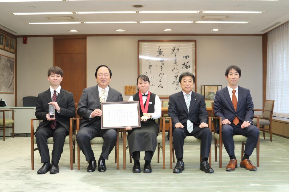 社会福祉法人博愛会 高橋夏姫さんの市長表彰写真